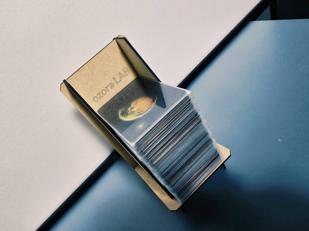 MDF材を使用したカードトレイ