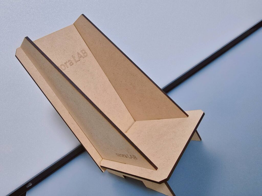 MDF材を使用したカードトレイ